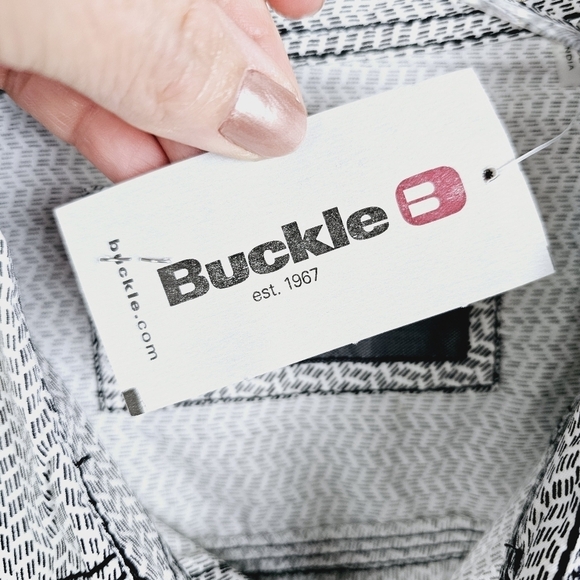 BKE Tailored Fit Haslet Shirt in White & Black NWT, size Medium - Picture 15 of 16